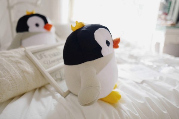 かわいいぬいぐるみクラウンペンギンのぬいぐるみ – ガールフレンドへの愛らしいハリネズミのおもちゃギフト - 画像 (3)