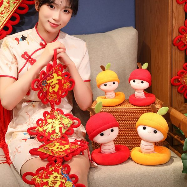 可愛いヘビのぬいぐるみ 新年の幸運をもたらす 子供向けギフト ふわふわ おもちゃ 18cm/25cm - 画像 (16)