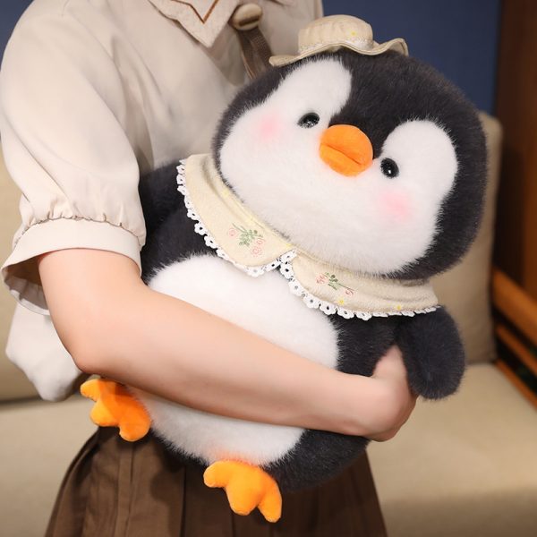 かわいい帽子をかぶったペンギンのぬいぐるみ 癒しの海洋動物 大きな抱き枕 誕生日プレゼントに最適 - 画像 (5)